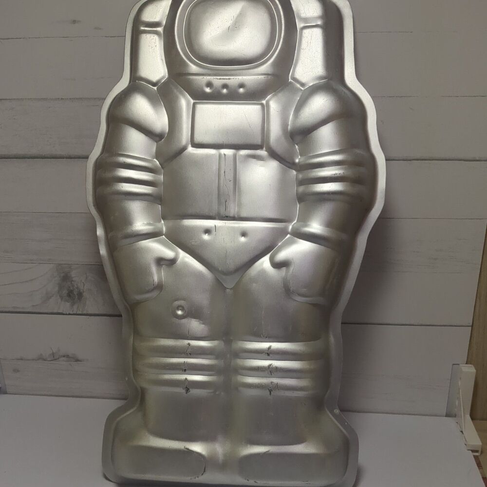 Vintage 1978 Wilton Spaceman Astronaut NASA Cake Pan Baking Mold #502-2098